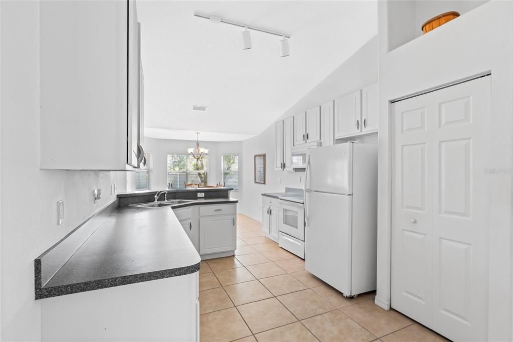 For Sale: $299,999 (3 beds, 2 baths, 1596 Square Feet)