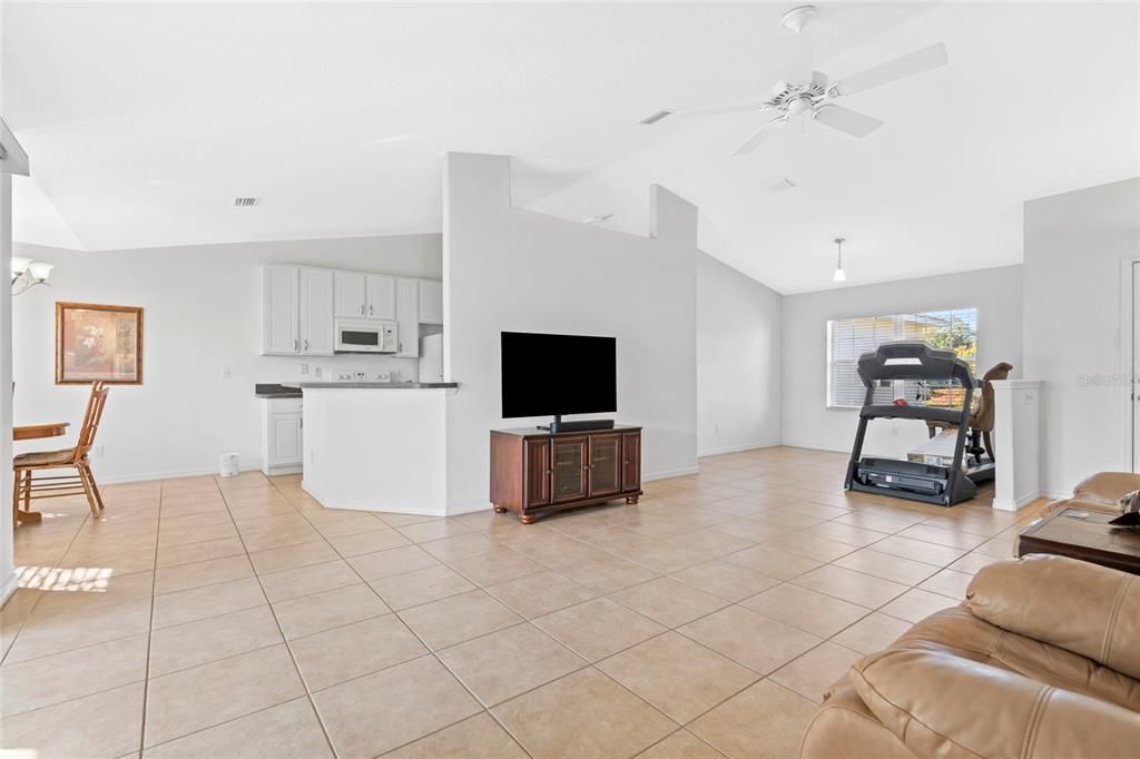 For Sale: $299,999 (3 beds, 2 baths, 1596 Square Feet)