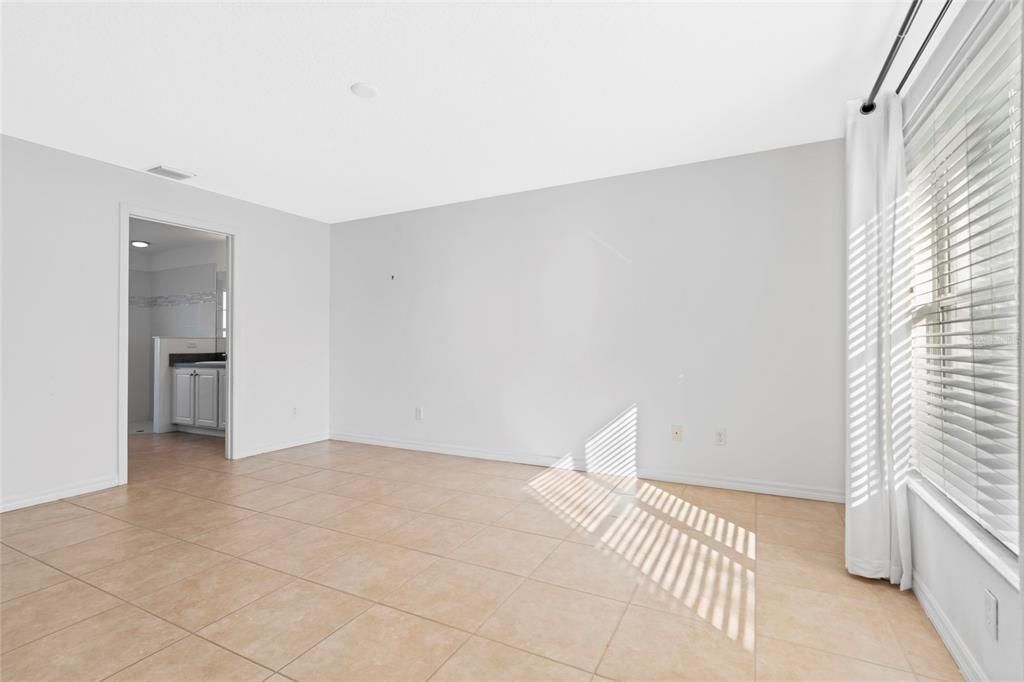 For Sale: $299,999 (3 beds, 2 baths, 1596 Square Feet)