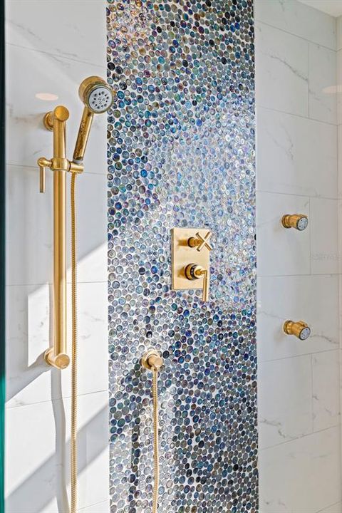 For Sale: $1,250,000 (2 beds, 2 baths, 1579 Square Feet)