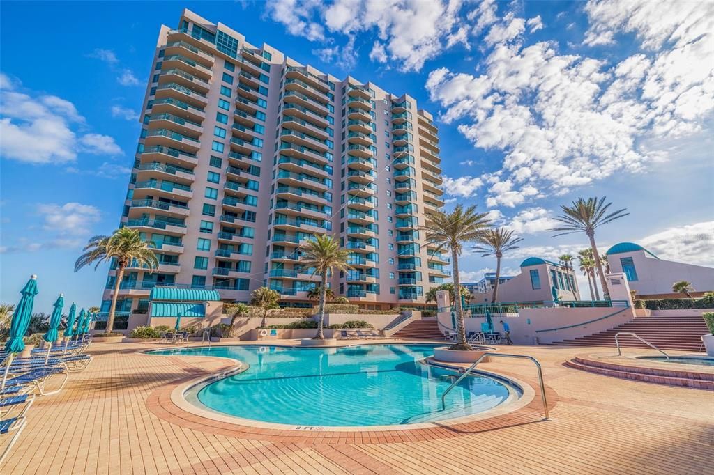 For Sale: $1,250,000 (2 beds, 2 baths, 1579 Square Feet)