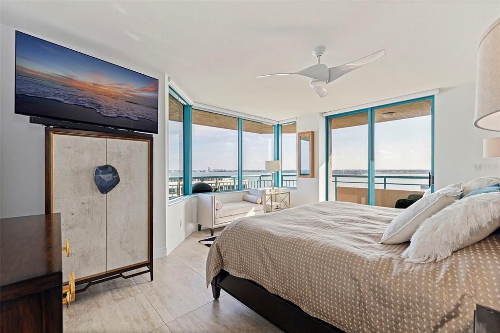 For Sale: $1,250,000 (2 beds, 2 baths, 1579 Square Feet)