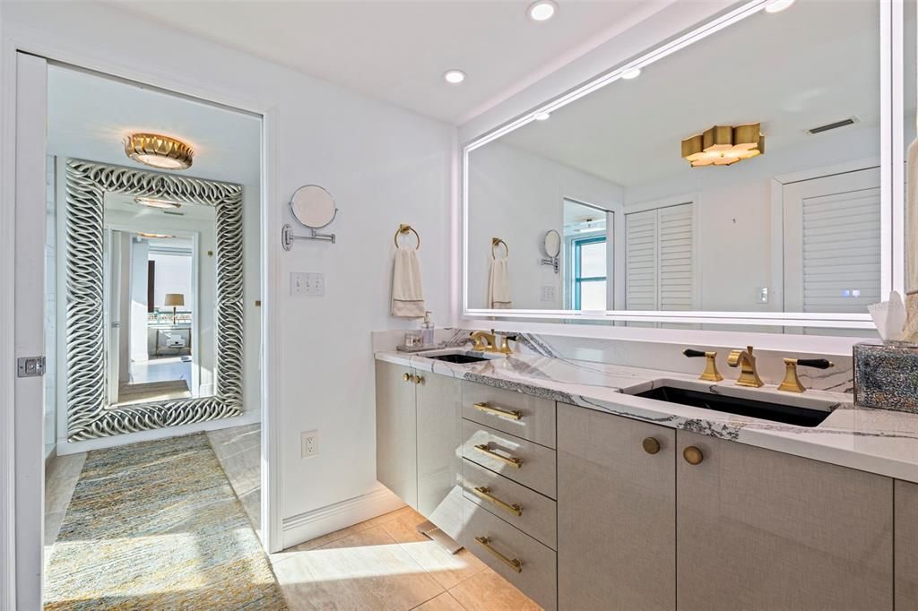 For Sale: $1,250,000 (2 beds, 2 baths, 1579 Square Feet)