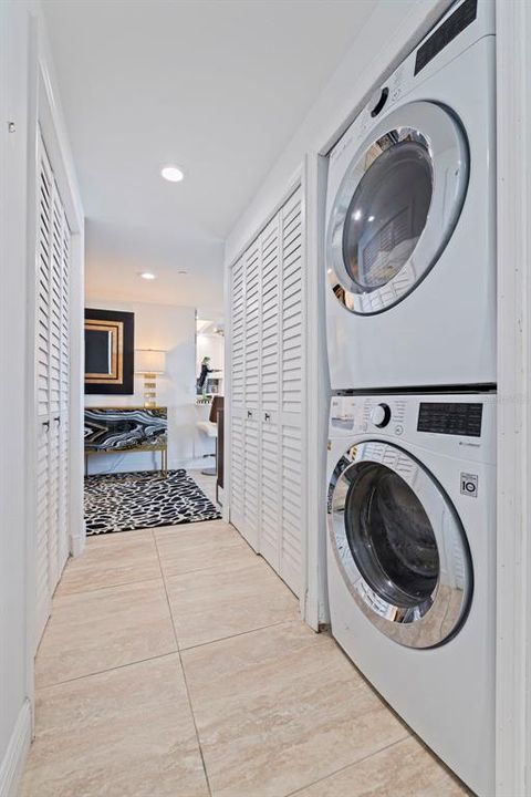 For Sale: $1,250,000 (2 beds, 2 baths, 1579 Square Feet)