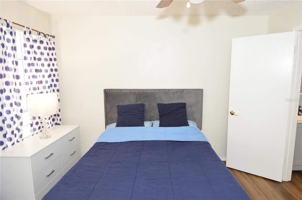 合同活跃: $1,850 (1 贝兹, 1 浴室, 625 平方英尺)