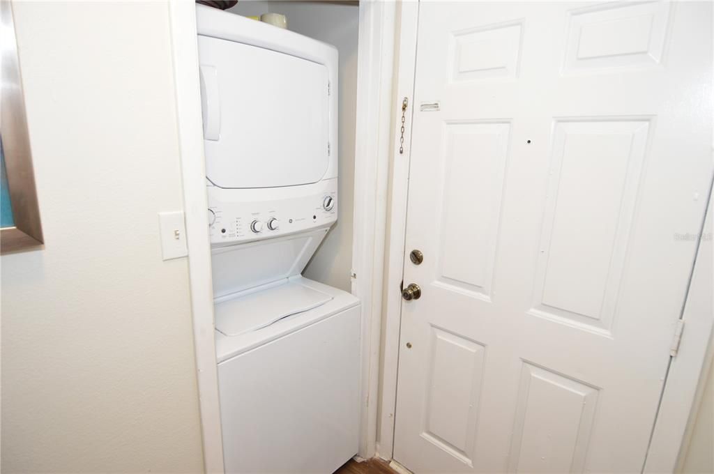 合同活跃: $1,850 (1 贝兹, 1 浴室, 625 平方英尺)