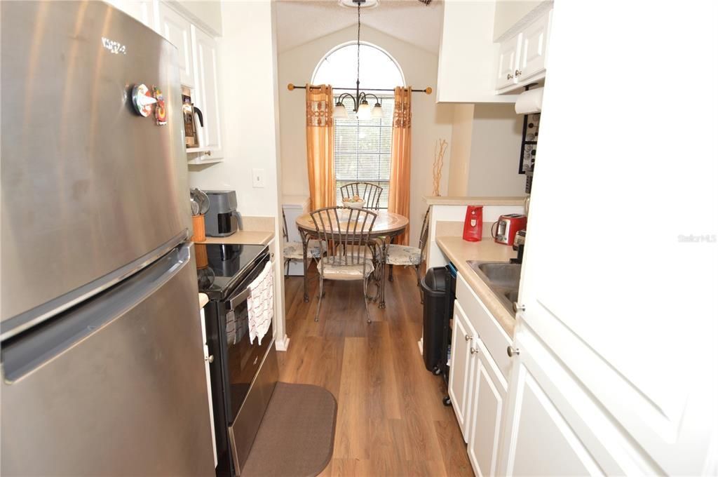 合同活跃: $1,850 (1 贝兹, 1 浴室, 625 平方英尺)