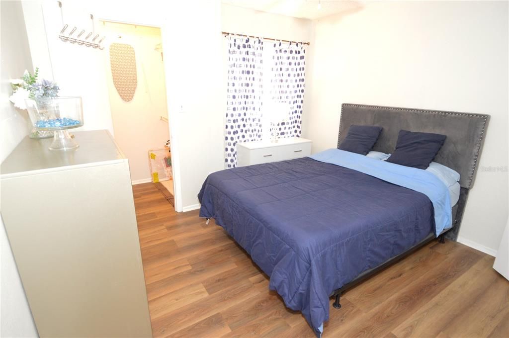 合同活跃: $1,850 (1 贝兹, 1 浴室, 625 平方英尺)