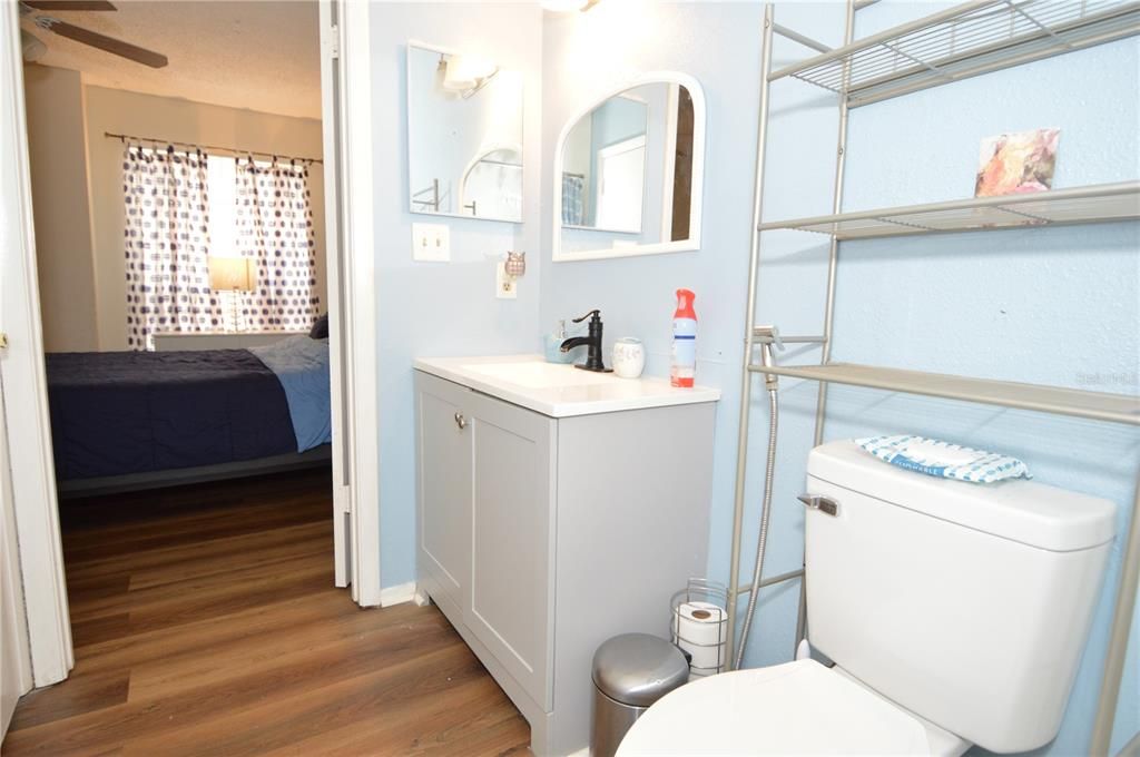 合同活跃: $1,850 (1 贝兹, 1 浴室, 625 平方英尺)