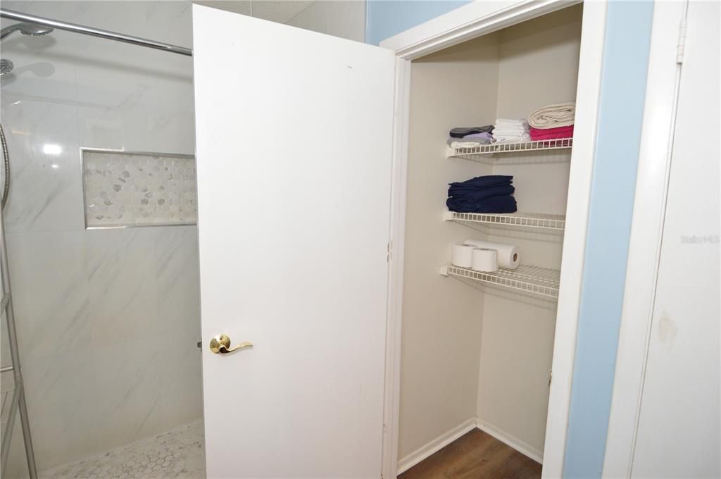 合同活跃: $1,850 (1 贝兹, 1 浴室, 625 平方英尺)