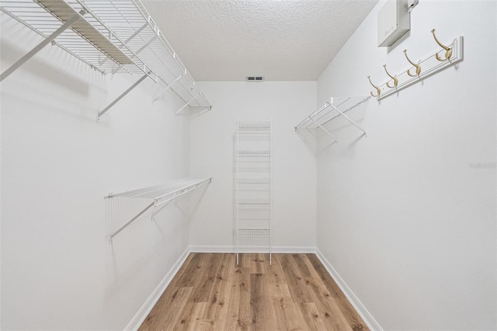 For Sale: $489,990 (3 beds, 2 baths, 1998 Square Feet)