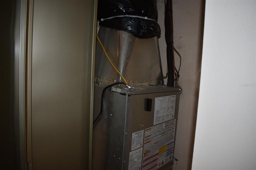 Под контрактом: $99,900 (1 спален, 1 ванн, 640 Квадратных фут)