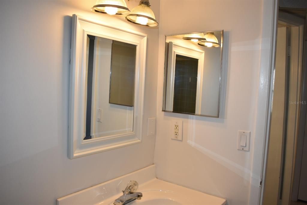 Под контрактом: $99,900 (1 спален, 1 ванн, 640 Квадратных фут)