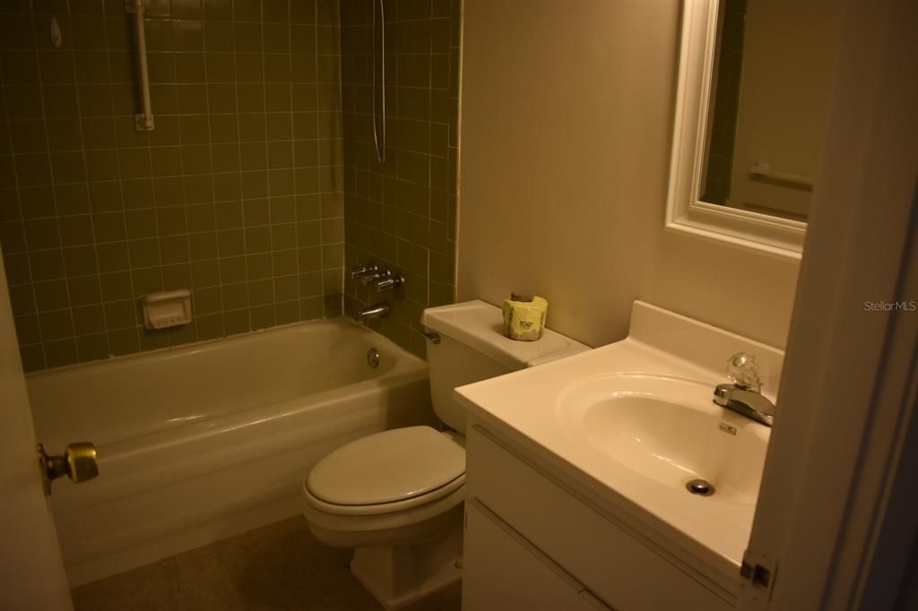 Под контрактом: $99,900 (1 спален, 1 ванн, 640 Квадратных фут)