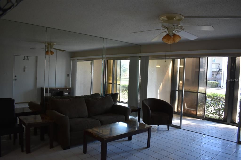 Под контрактом: $99,900 (1 спален, 1 ванн, 640 Квадратных фут)