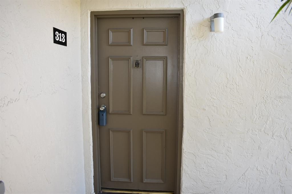 Под контрактом: $99,900 (1 спален, 1 ванн, 640 Квадратных фут)