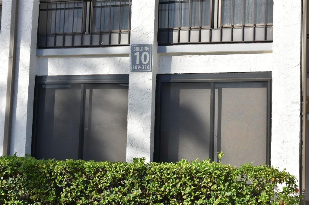 Под контрактом: $99,900 (1 спален, 1 ванн, 640 Квадратных фут)