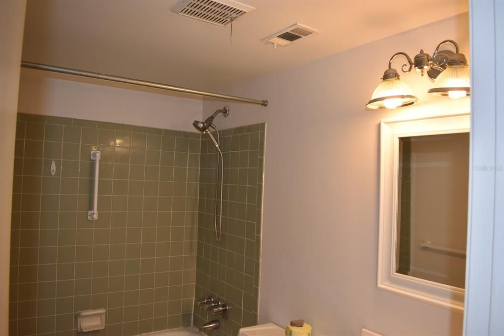 Под контрактом: $99,900 (1 спален, 1 ванн, 640 Квадратных фут)