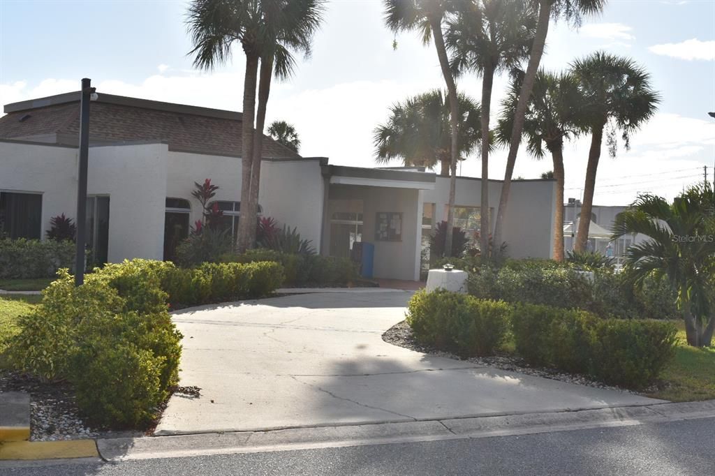 Под контрактом: $99,900 (1 спален, 1 ванн, 640 Квадратных фут)