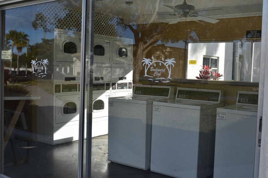 Под контрактом: $99,900 (1 спален, 1 ванн, 640 Квадратных фут)