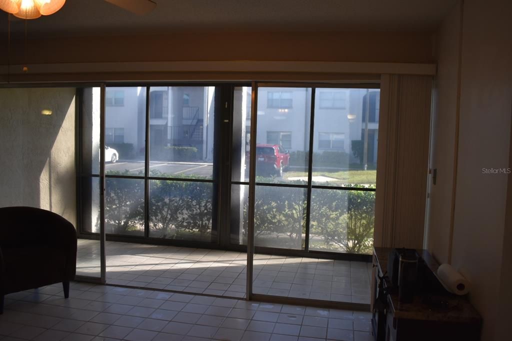 Под контрактом: $99,900 (1 спален, 1 ванн, 640 Квадратных фут)