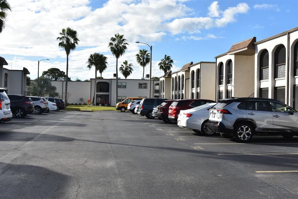 Под контрактом: $99,900 (1 спален, 1 ванн, 640 Квадратных фут)