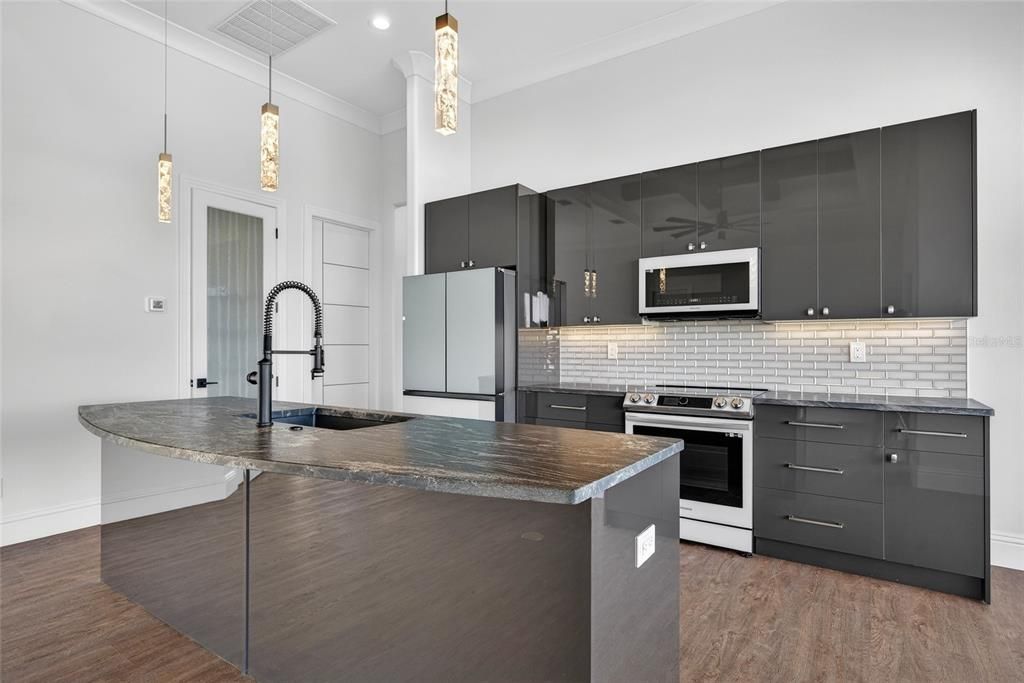 For Sale: $849,000 (3 beds, 2 baths, 2058 Square Feet)