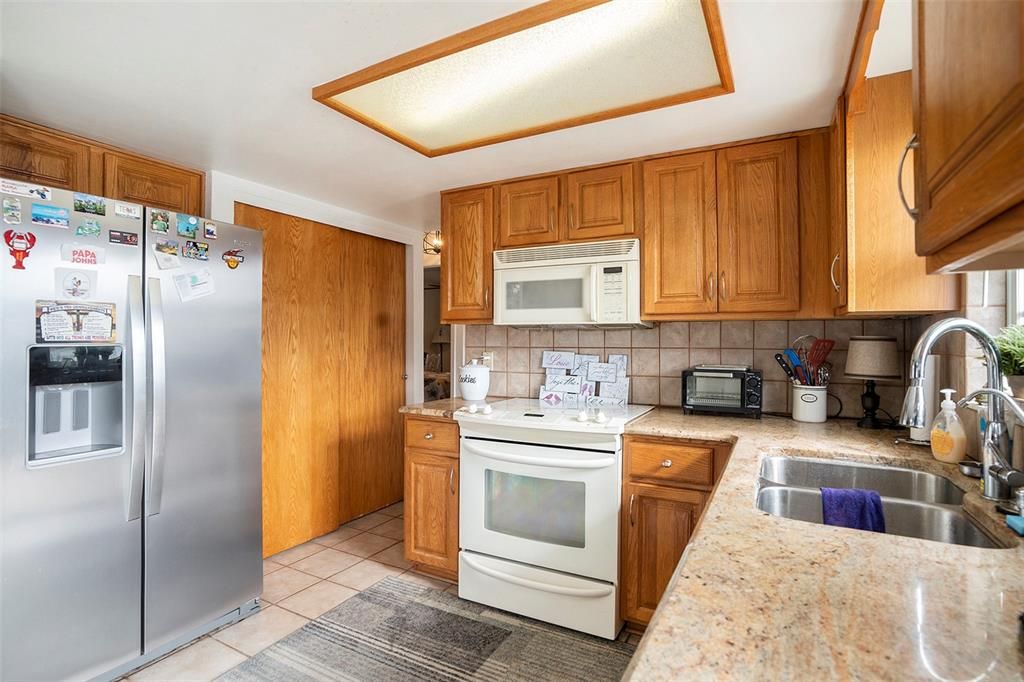 For Sale: $260,000 (2 beds, 2 baths, 1334 Square Feet)