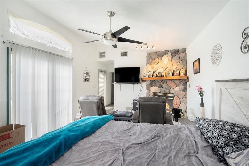 For Sale: $260,000 (2 beds, 2 baths, 1334 Square Feet)