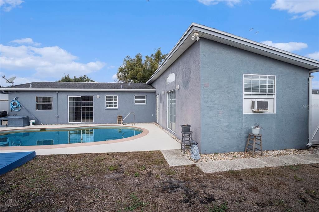 For Sale: $260,000 (2 beds, 2 baths, 1334 Square Feet)