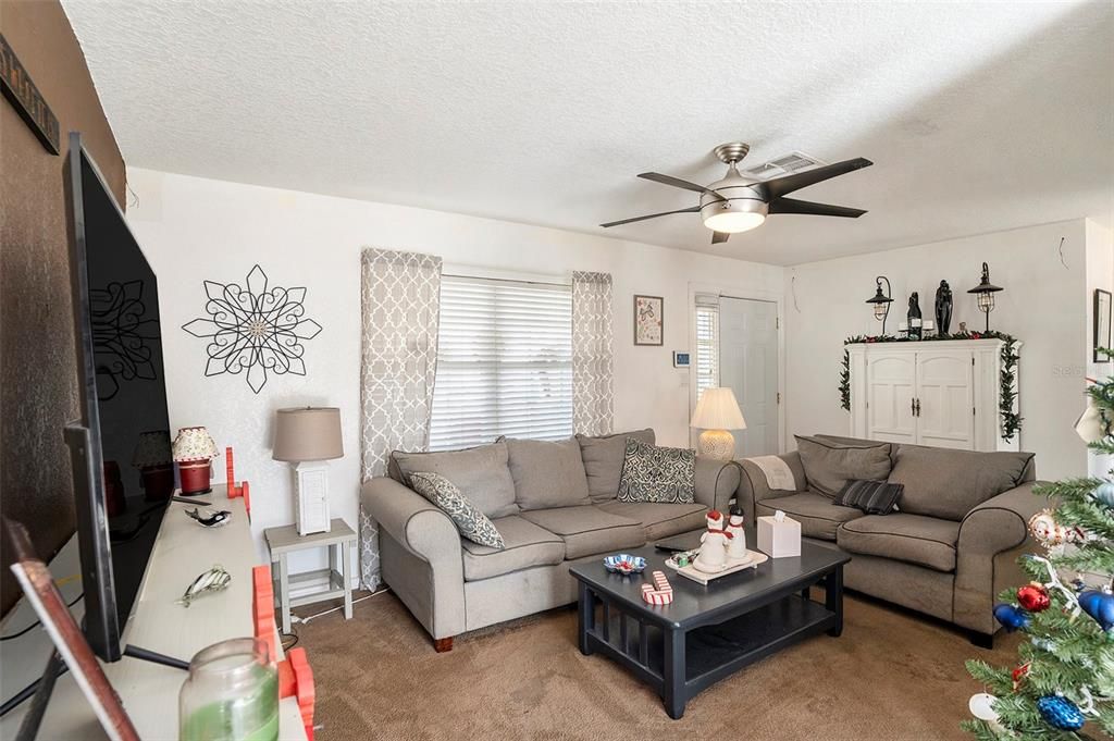 For Sale: $260,000 (2 beds, 2 baths, 1334 Square Feet)