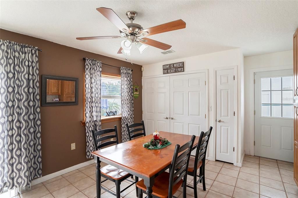 For Sale: $260,000 (2 beds, 2 baths, 1334 Square Feet)