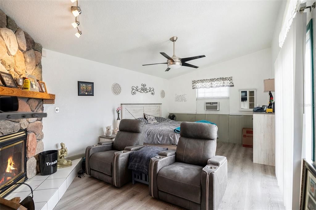 For Sale: $260,000 (2 beds, 2 baths, 1334 Square Feet)