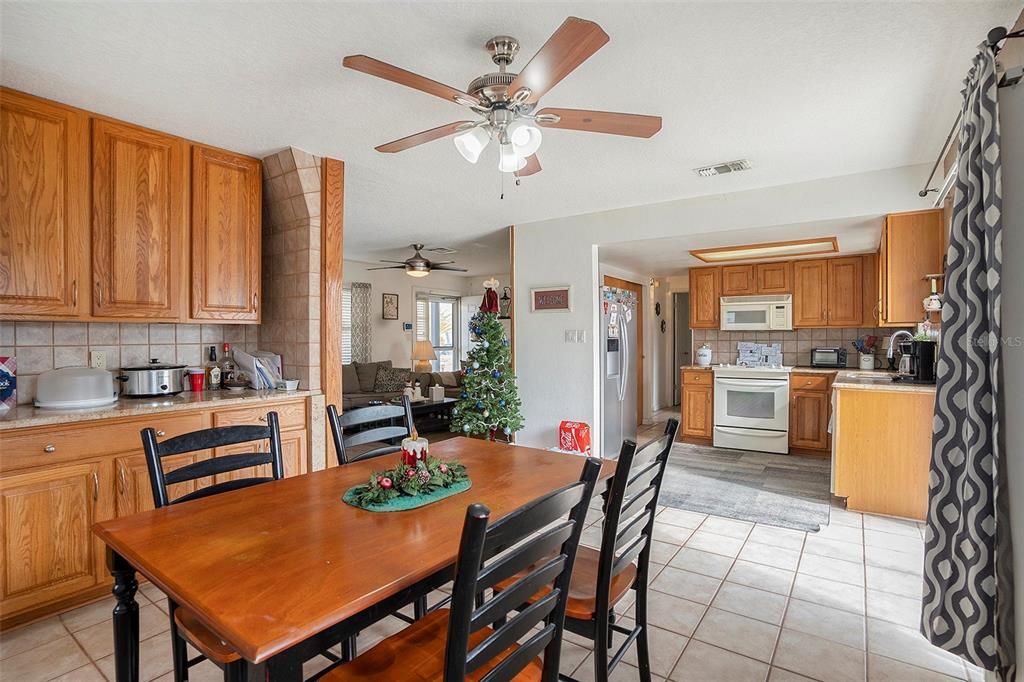 For Sale: $260,000 (2 beds, 2 baths, 1334 Square Feet)