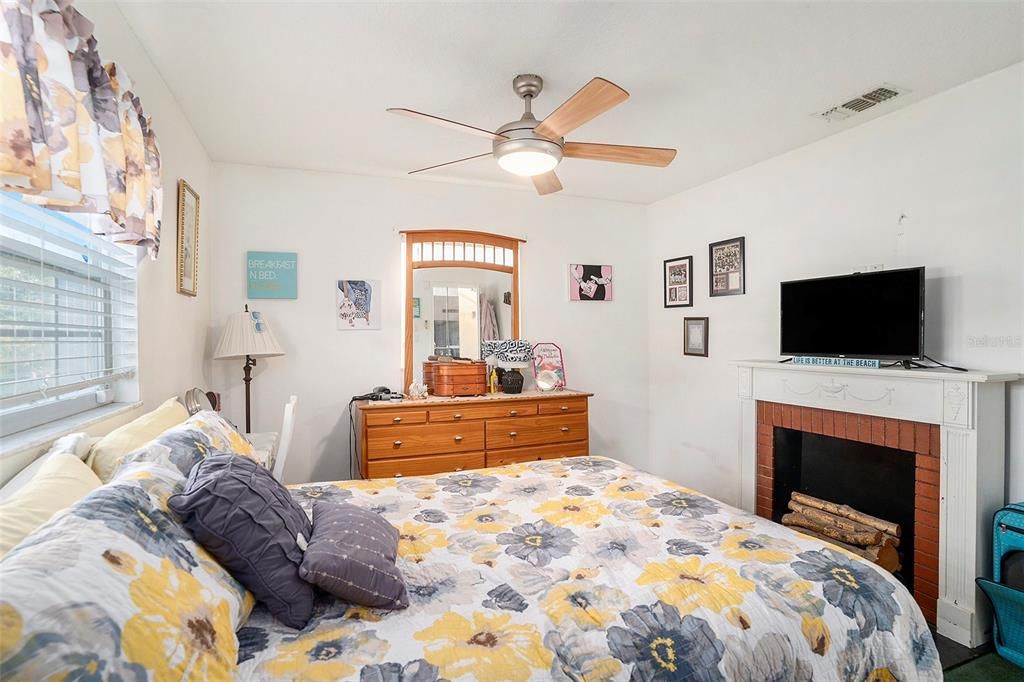 For Sale: $260,000 (2 beds, 2 baths, 1334 Square Feet)