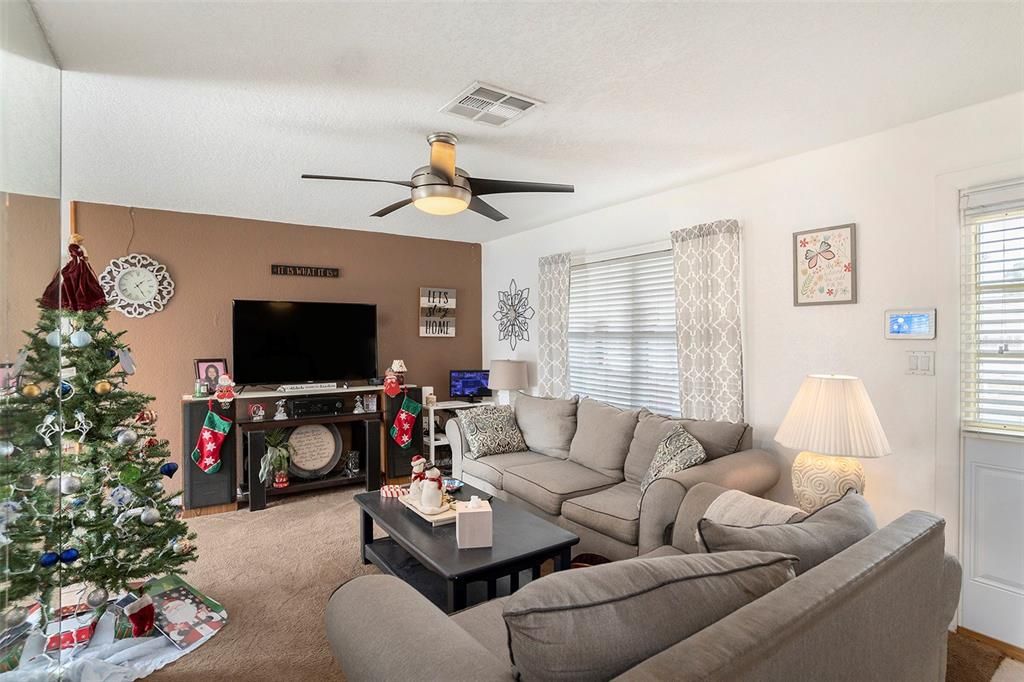 For Sale: $260,000 (2 beds, 2 baths, 1334 Square Feet)