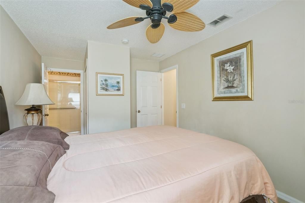 待售: $369,000 (4 贝兹, 3 浴室, 1940 平方英尺)