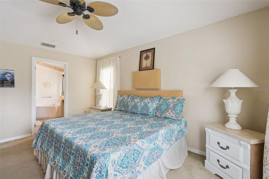 待售: $369,000 (4 贝兹, 3 浴室, 1940 平方英尺)