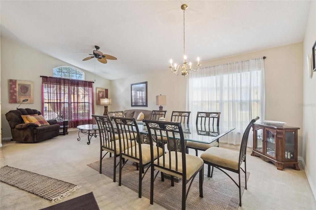 待售: $369,000 (4 贝兹, 3 浴室, 1940 平方英尺)