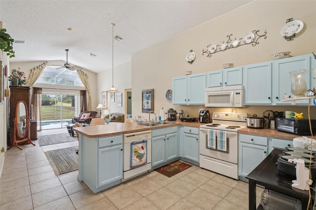 待售: $369,000 (4 贝兹, 3 浴室, 1940 平方英尺)