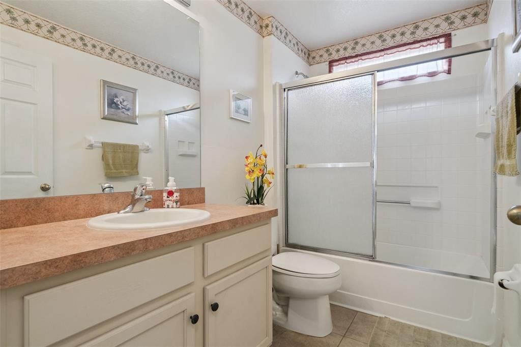 待售: $369,000 (4 贝兹, 3 浴室, 1940 平方英尺)