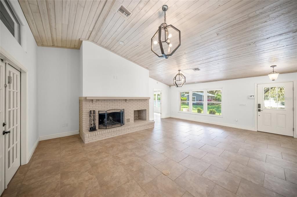 Active With Contract: $1,250,000 (4 beds, 4 baths, 3369 Square Feet)