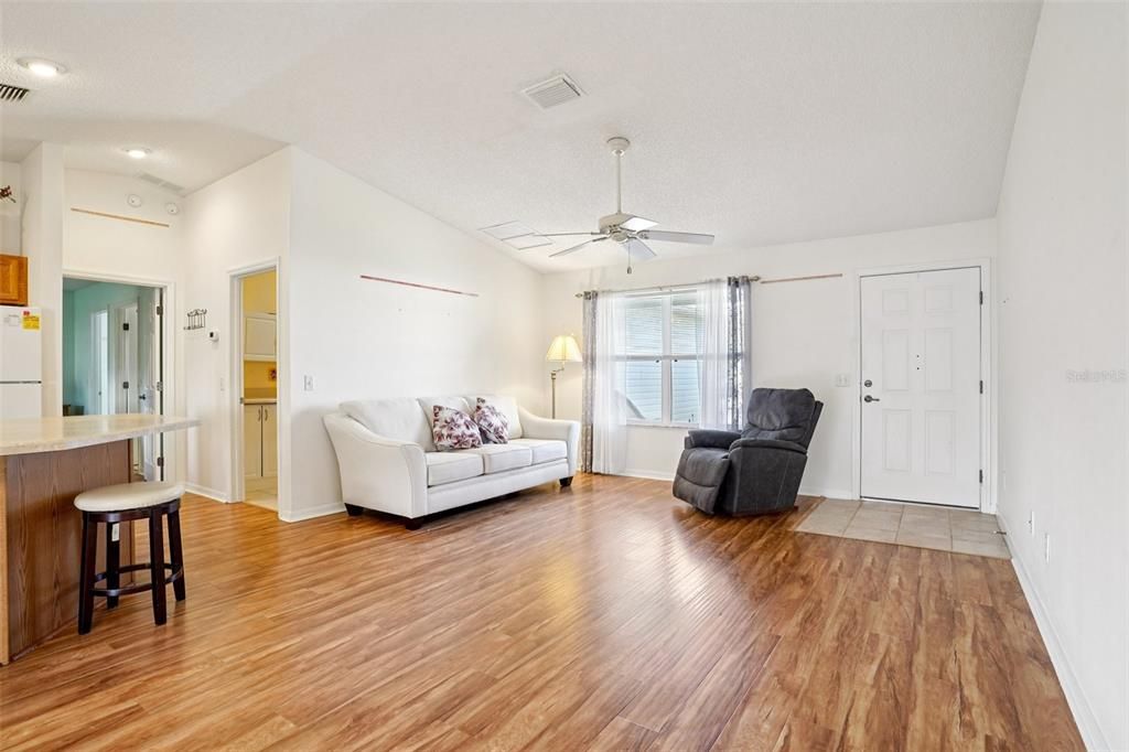 En Venta: $329,900 (3 camas, 2 baños, 1392 Pies cuadrados)