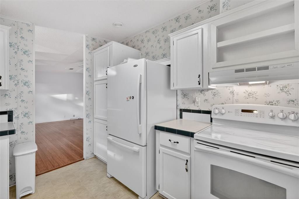 For Sale: $149,900 (2 beds, 2 baths, 1400 Square Feet)