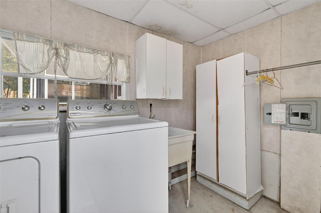 For Sale: $149,900 (2 beds, 2 baths, 1400 Square Feet)