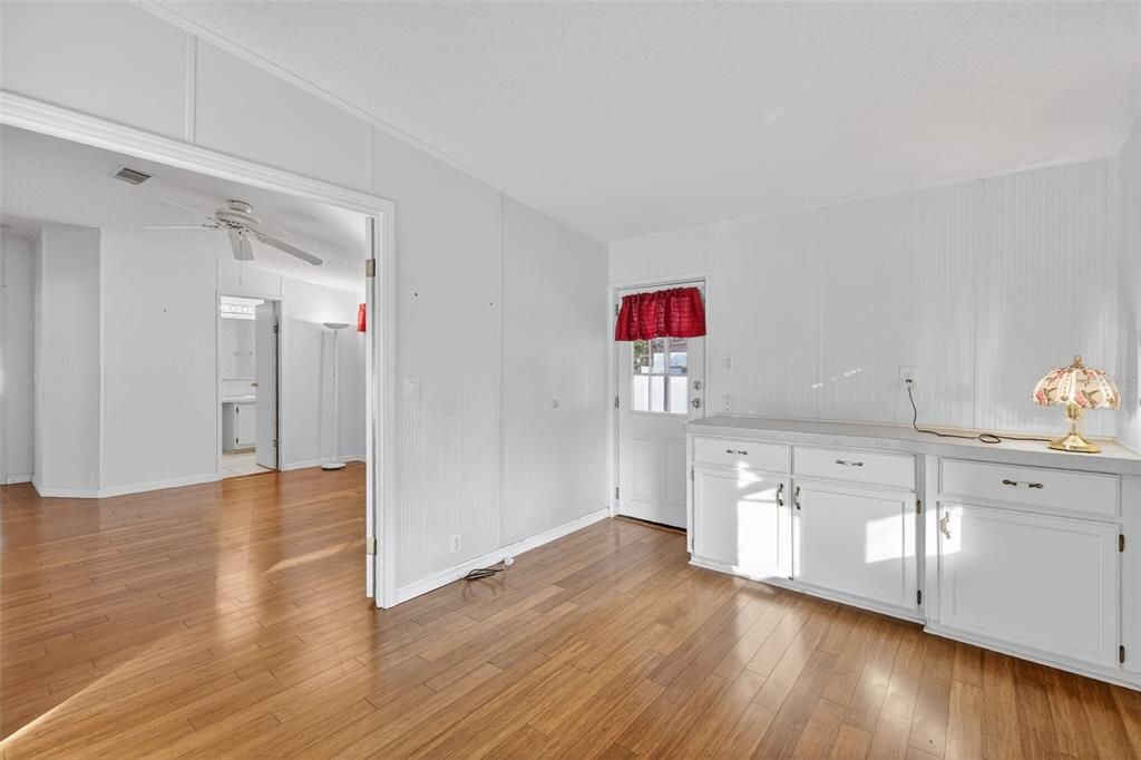 For Sale: $149,900 (2 beds, 2 baths, 1400 Square Feet)