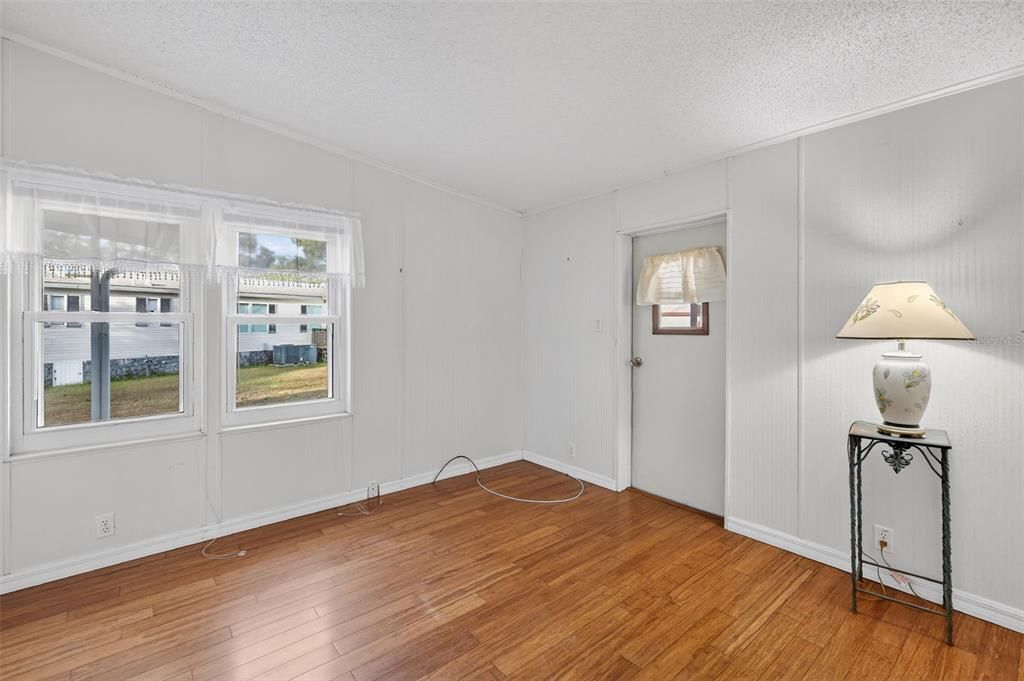 For Sale: $149,900 (2 beds, 2 baths, 1400 Square Feet)