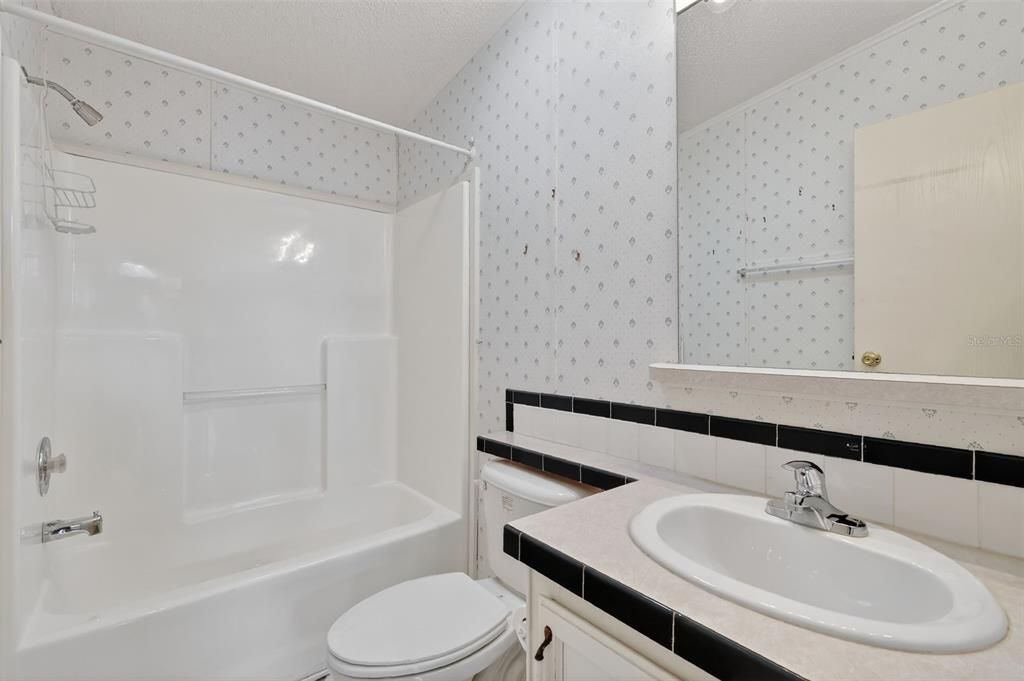 For Sale: $149,900 (2 beds, 2 baths, 1400 Square Feet)