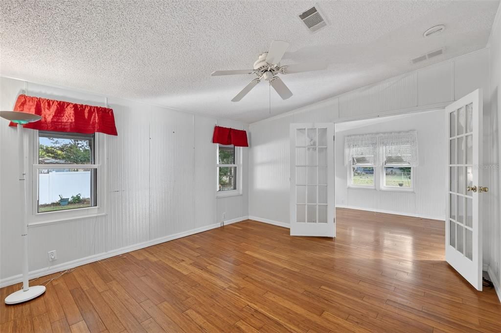 For Sale: $149,900 (2 beds, 2 baths, 1400 Square Feet)