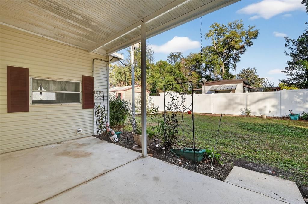 For Sale: $149,900 (2 beds, 2 baths, 1400 Square Feet)